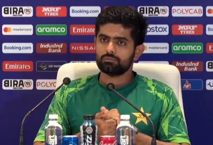 10 runs in 6 balls, have to win the match, Naseem Shah or Jasprit Bumrah, which bowler will you give the last over? Babar Azam replied