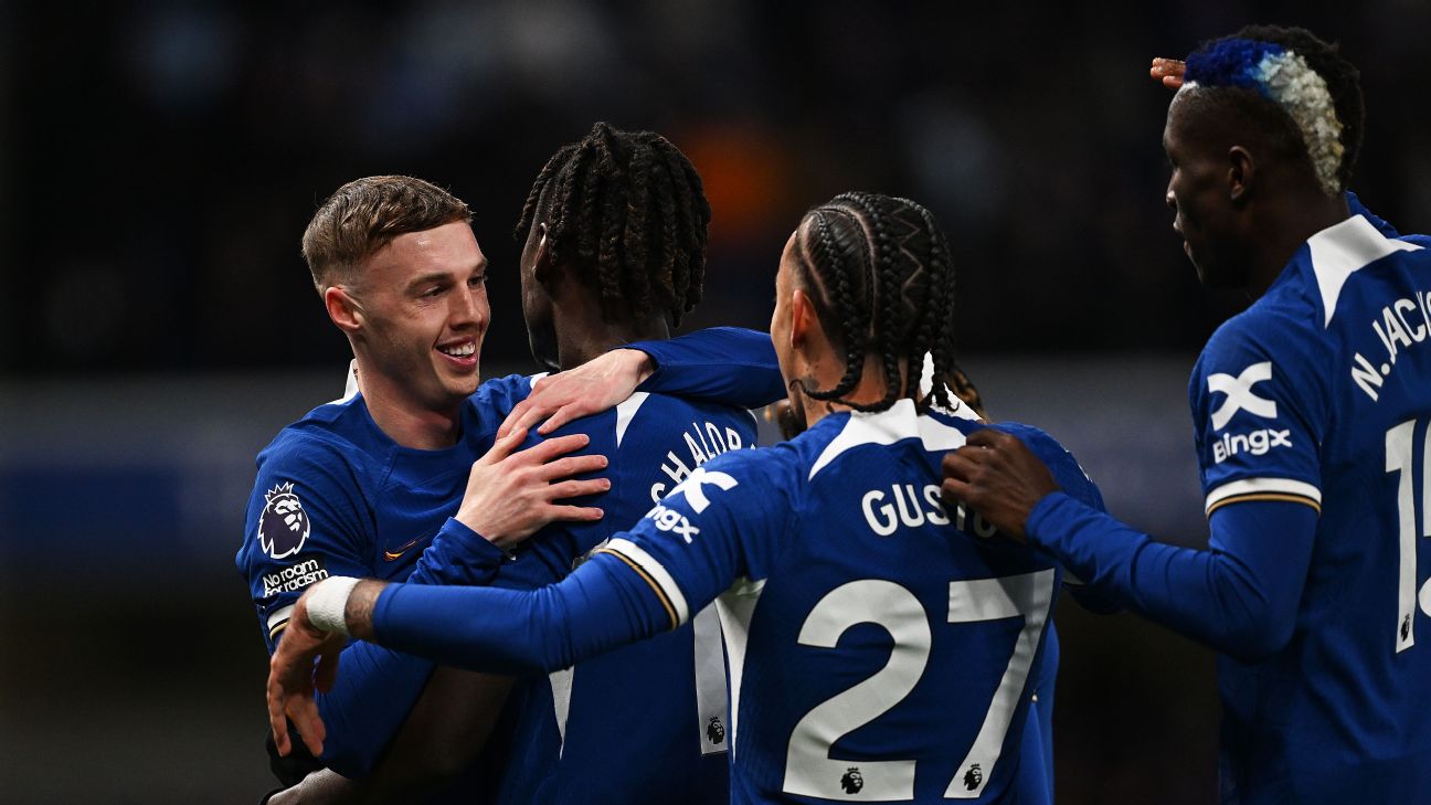 Cole Palmer hits four as Chelsea thrash Everton