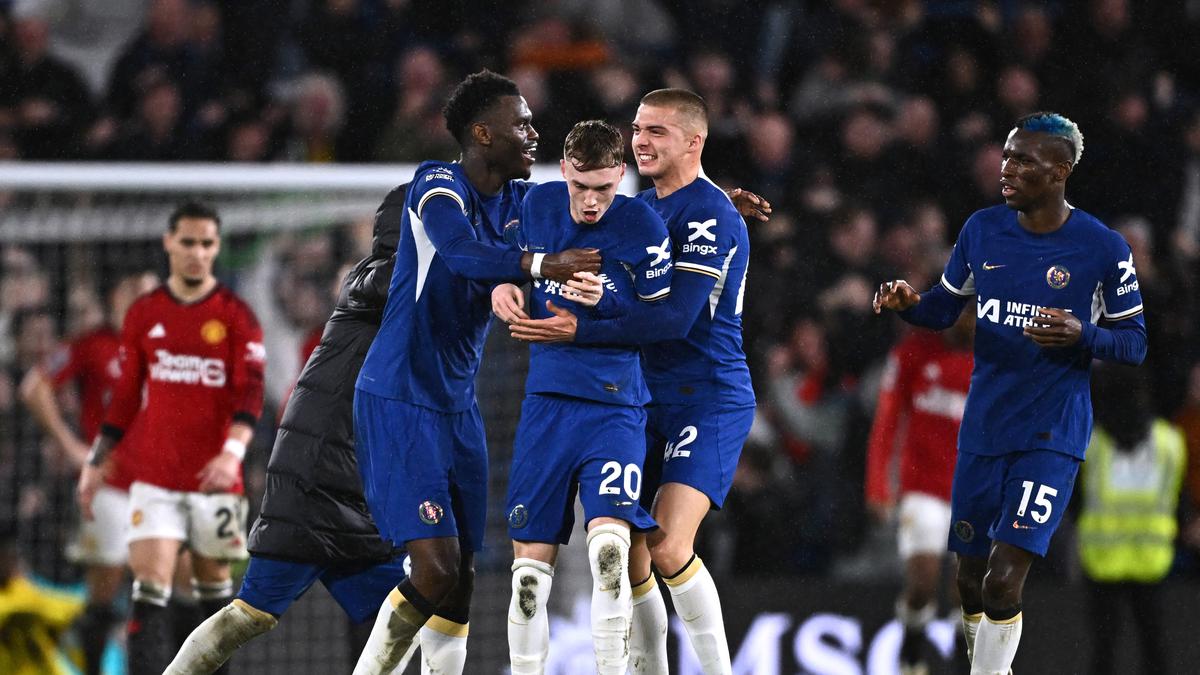 Chelsea beats Man United in 7-goal thriller; Liverpool goes back to top of Premier League