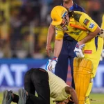 Fan breaches security to touch MS Dhoni feet