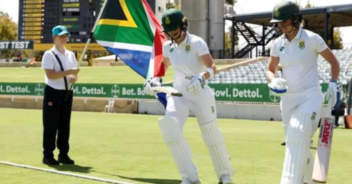 India opt to bat on red-soil pitch; SA hand a Test debut to Annerie Dercksen