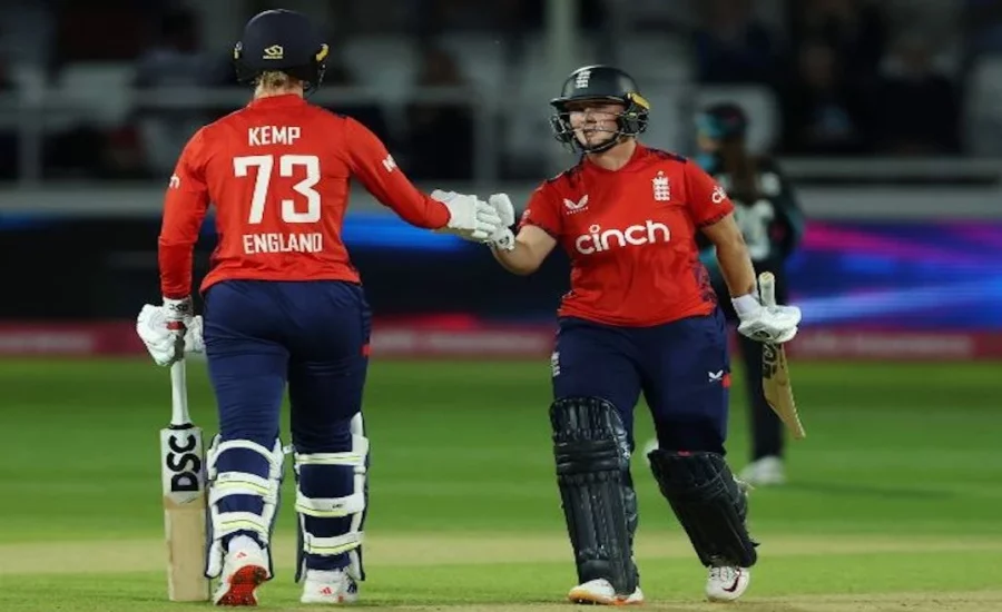 Alice Capsey, Sophie Ecclestone shine as England thump New Zealand in 3rd Women’s T20I