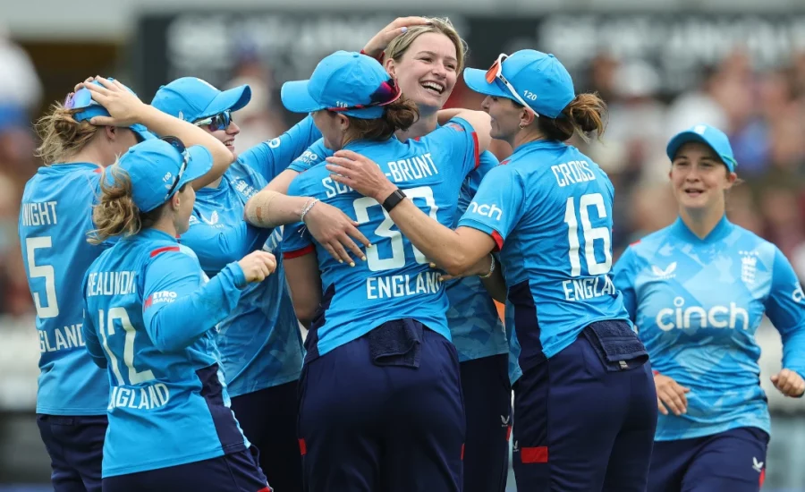 Lauren Bell’s fifer propels England to series sweep over New Zealand in WODIs