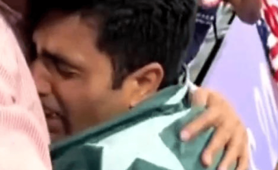 Wrapped In Pakistan Flag, Arshad Nadeem Breaks Down After Clinching Olympics Gold.